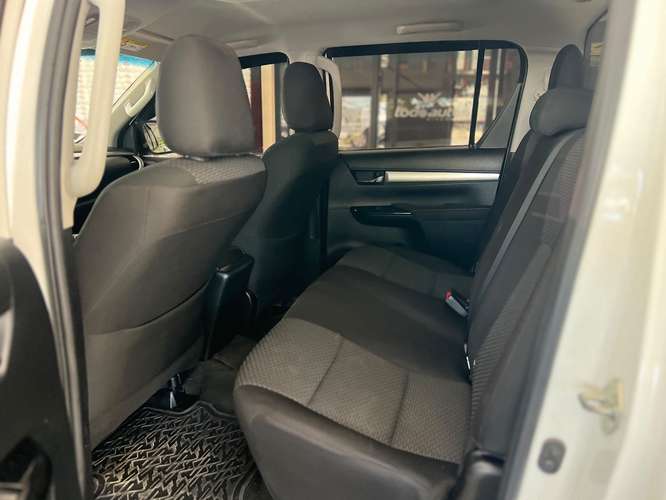 TOYOTA HILUX SR AÑO 2025 - Imagen 6