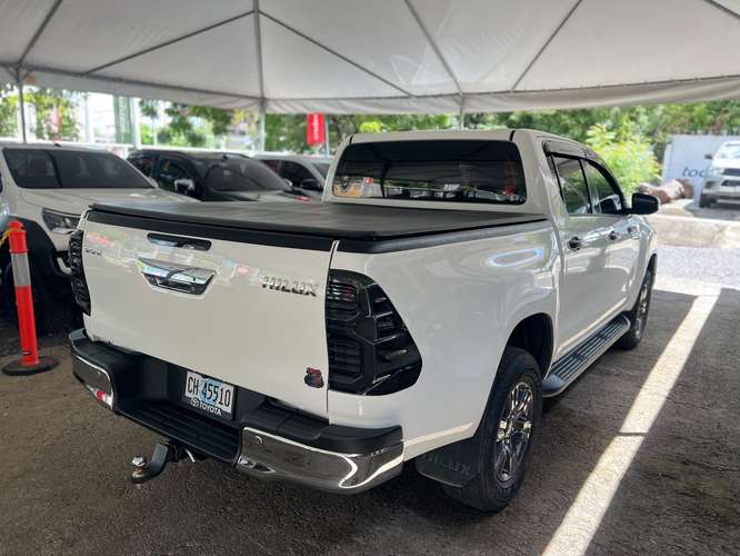TOYOTA HILUX SR AÑO 2025 - Imagen 3