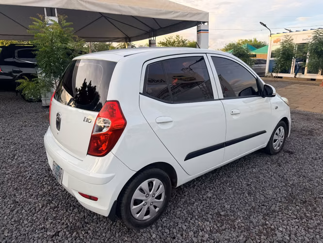 HYUNDAI I10 AÑO 2013 - Imagen 2