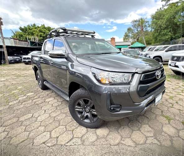 TOYOTA HILUX SR 4X4 MECANICA AÑO 2023 - Imagen 1