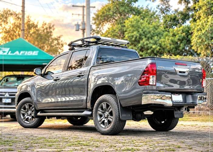 TOYOTA HILUX SR 4X4 MECANICA AÑO 2023 - Imagen 2
