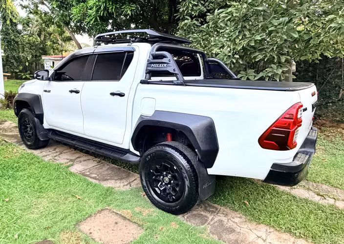 Venta Preciosa Toyota Hilux GR Gzoo Rancing - Imagen 7