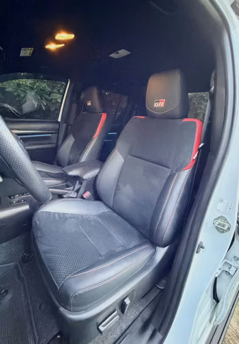 Venta Preciosa Toyota Hilux GR Gzoo Rancing - Imagen 4