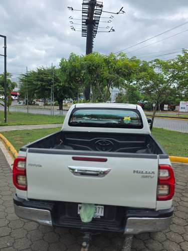 SE VENDE!!!!  TOYOTA HILUX 2022 – KIT SRV IMPECABLE!!! - Imagen 2