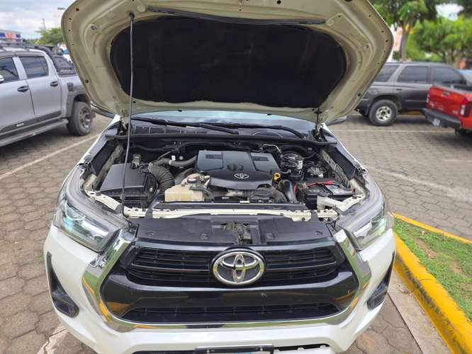SE VENDE!!!!  TOYOTA HILUX 2022 – KIT SRV IMPECABLE!!! - Imagen 9