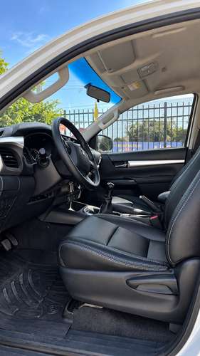 SE VENDE!!!!  TOYOTA HILUX 2022 – KIT SRV IMPECABLE!!! - Imagen 8