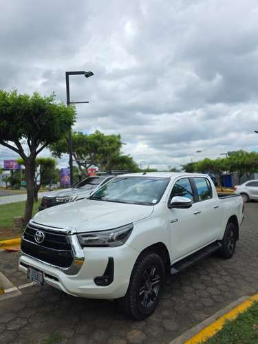 SE VENDE!!!!  TOYOTA HILUX 2022 – KIT SRV IMPECABLE!!! - Imagen 3