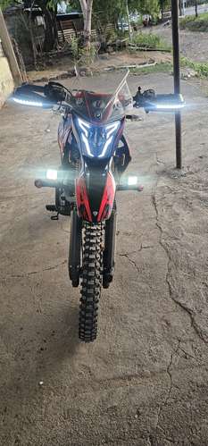 Linda moto Vento Croosmax200cc Año 2026 - Imagen 4