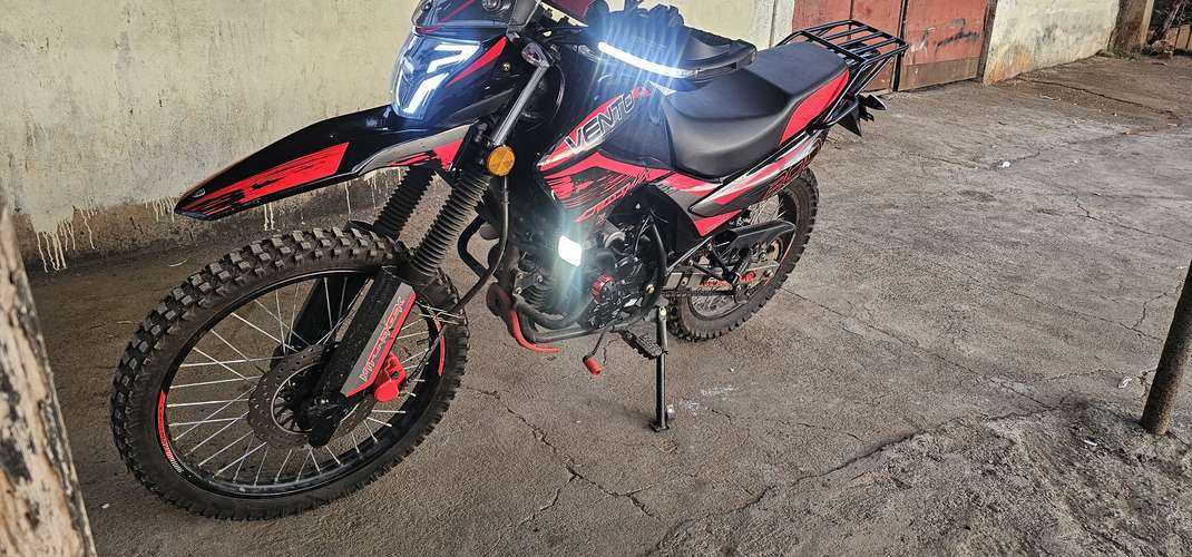 Linda moto Vento Croosmax200cc Año 2026