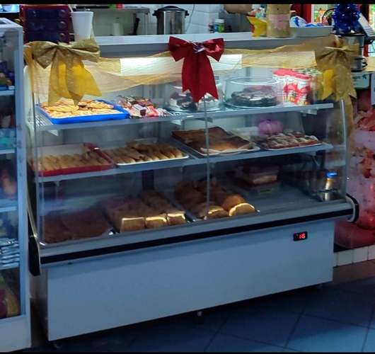 Exhibidor en frio, bello para Pasteles, carnes o algun producto que necesite refrigeracion