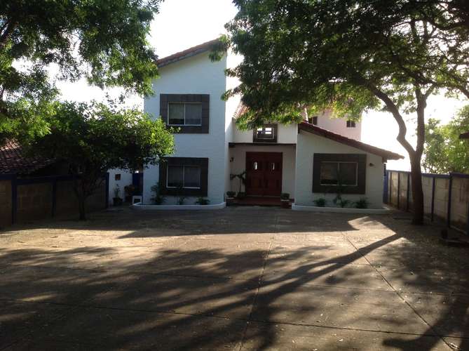 Espectacular casa frente al mar con todo incluido a la venta.