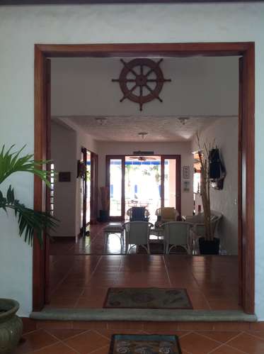 Espectacular casa frente al mar con todo incluido a la venta.