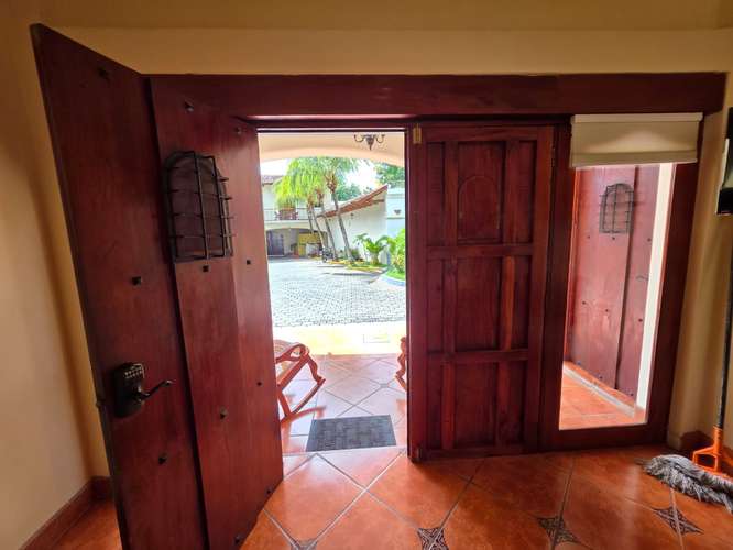 Se Vende Hermoso Apartamento Completamente amoblado en Condominio en Granada - Imagen 2