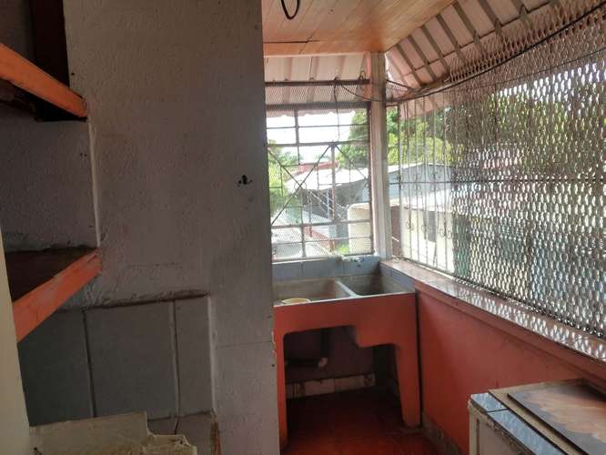 Rento cuarto con balcón 