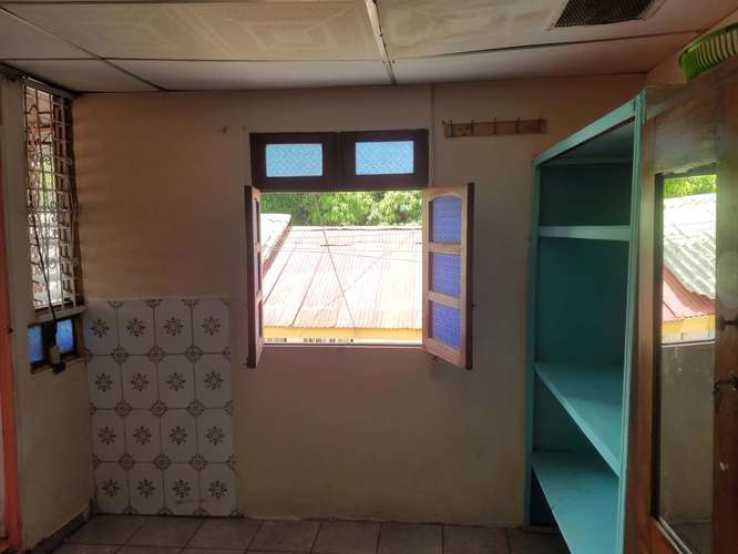 Rento cuarto con balcón 