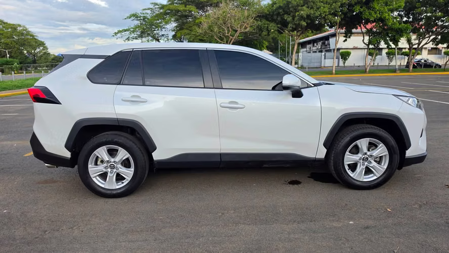 PRECIOSA TOYOTA RAV4 2023 - Imagen 4
