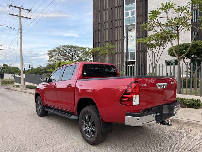 TOYOTA HILUX SR AUTOMÁTICA 