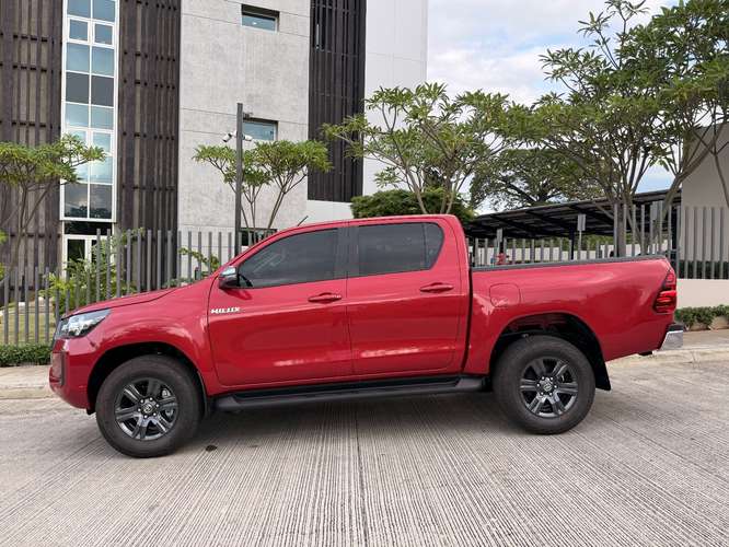 TOYOTA HILUX SR AUTOMÁTICA 