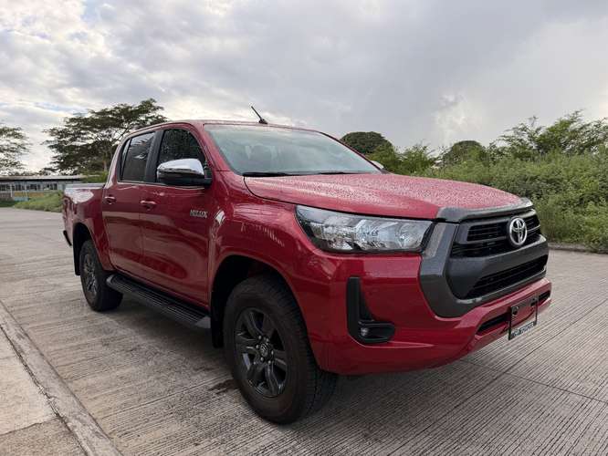 TOYOTA HILUX SR AUTOMÁTICA 