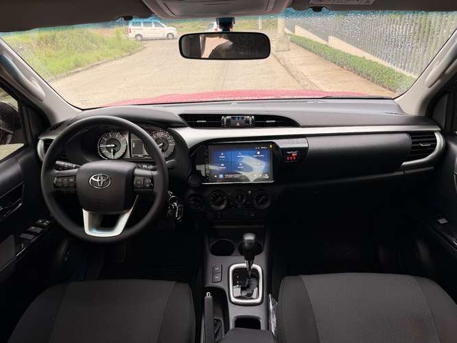 TOYOTA HILUX SR AUTOMÁTICA 