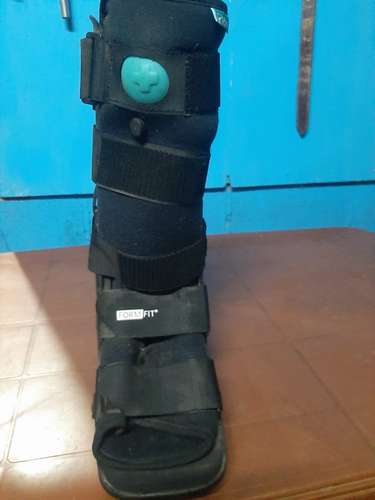 VENDO BOTA ORTOPEDICA PARA LESION EN EL PIE.