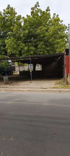 Vendo terreno mide 36 de fondo x 20 de frente también funciona como auto lavado en 51,000 dólares # solo intere