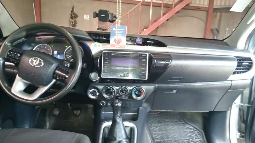 VENDO CAMIONETA HILUX DOBLE CABINA MODELO INTERMEDIO(NO BASICA). UNICO DUEÑO. EN EXELENTE ESTADO FISICO Y MECANICO.
