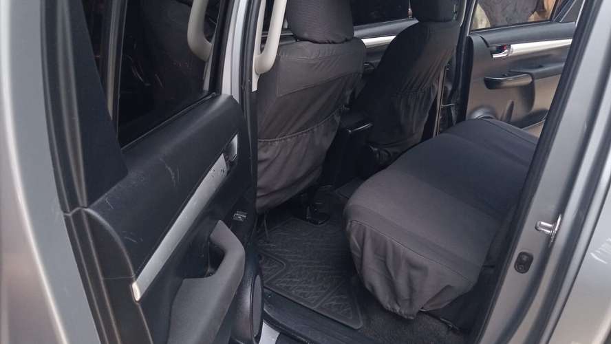 VENDO CAMIONETA HILUX DOBLE CABINA MODELO INTERMEDIO(NO BASICA). UNICO DUEÑO. EN EXELENTE ESTADO FISICO Y MECANICO.