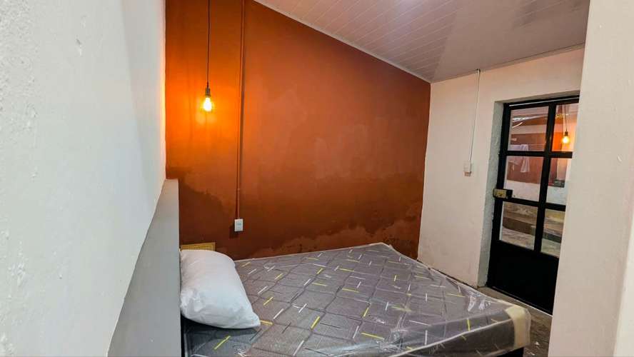 Se alquilan Habitaciones unipersonales.