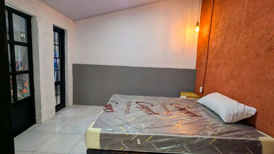 Se alquilan Habitaciones unipersonales.
