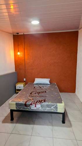 Se alquilan Habitaciones unipersonales.