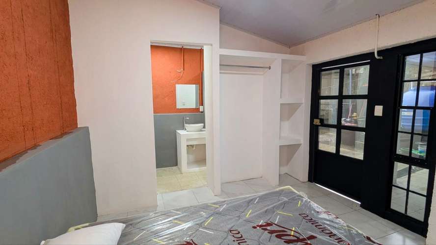 Se alquilan Habitaciones unipersonales.