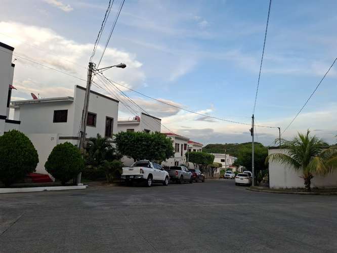 GG -  Venta, terreno de 5,826 Vrs2 en residencial Cumbres de Cedro Galan  - Imagen 4