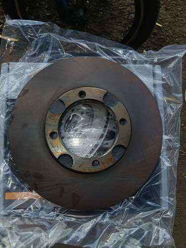 Discos de frenos y campanas nuevas para Hyundai y Kia disponible  con un valor de 1200 córdobas cada una  