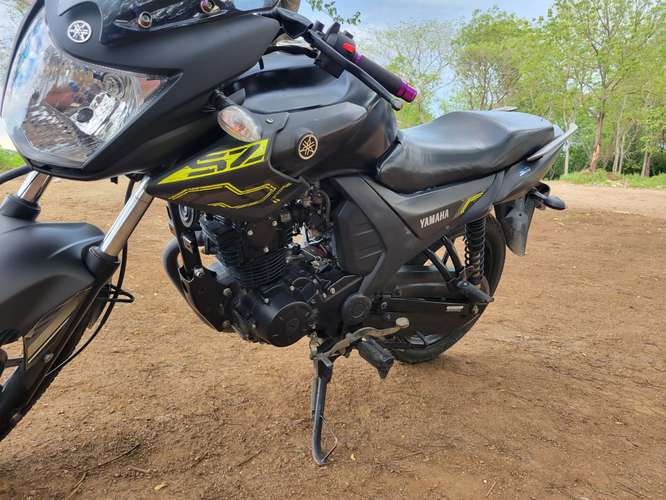 Vendo yamaha sz150  Año 2024  - Imagen 3
