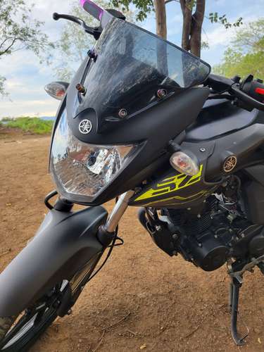 Vendo yamaha sz150  Año 2024  - Imagen 4