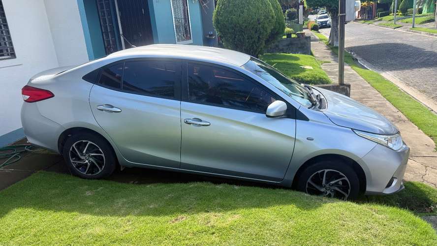 Vendo Yaris automático 2022  - Imagen 7