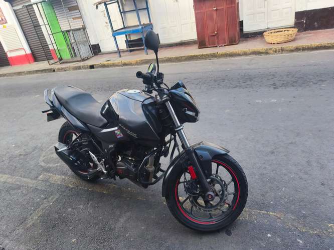 vendo o cambio moto Hero 160R año 2024 con 52 mil km todo al 100 celular  US 1,300.00 NEG