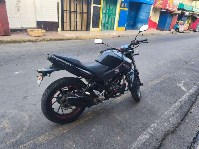 vendo o cambio moto Hero 160R año 2024 con 52 mil km todo al 100 celular  US 1,300.00 NEG