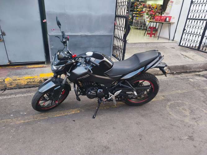 vendo o cambio moto Hero 160R año 2024 con 52 mil km todo al 100 celular  US 1,300.00 NEG