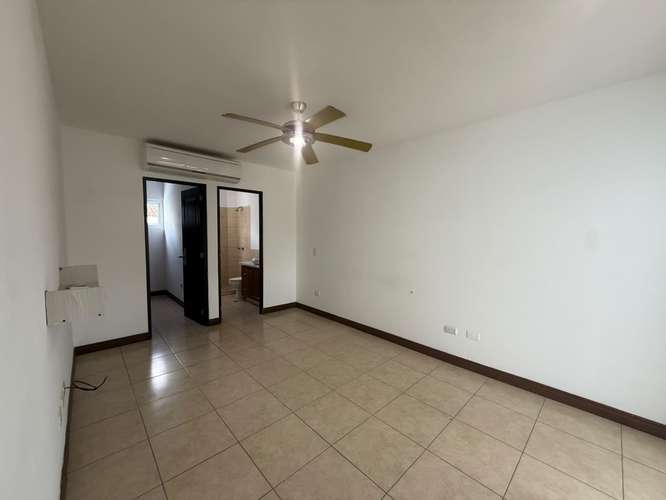 Alamedas de las colinas casa remodelada con acabados de primera - Imagen 8