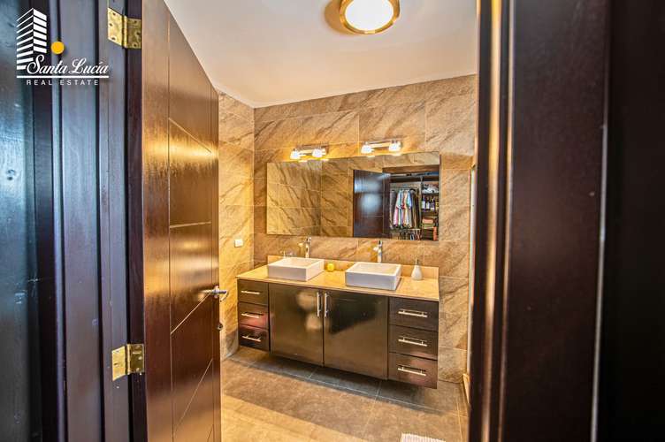  Casa Moderna en Venta en Las Colinas  - LL - Imagen 11