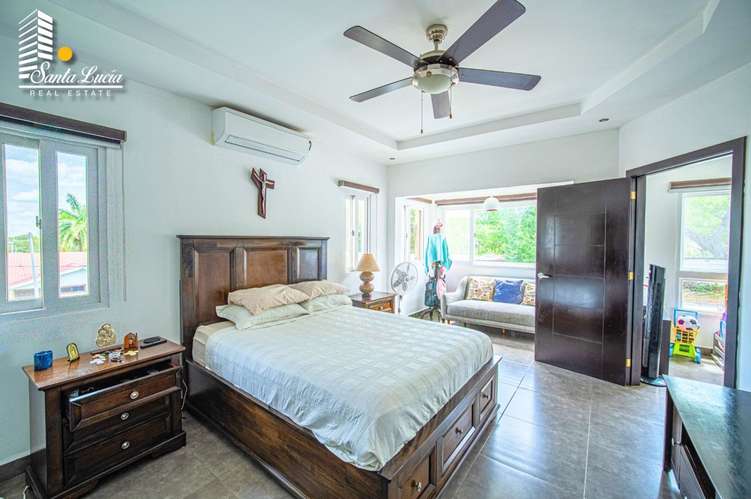  Casa Moderna en Venta en Las Colinas  - LL - Imagen 9