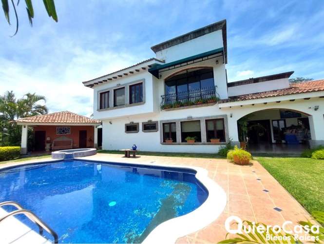 Hermosa Casa en Renta en Villa Fontana