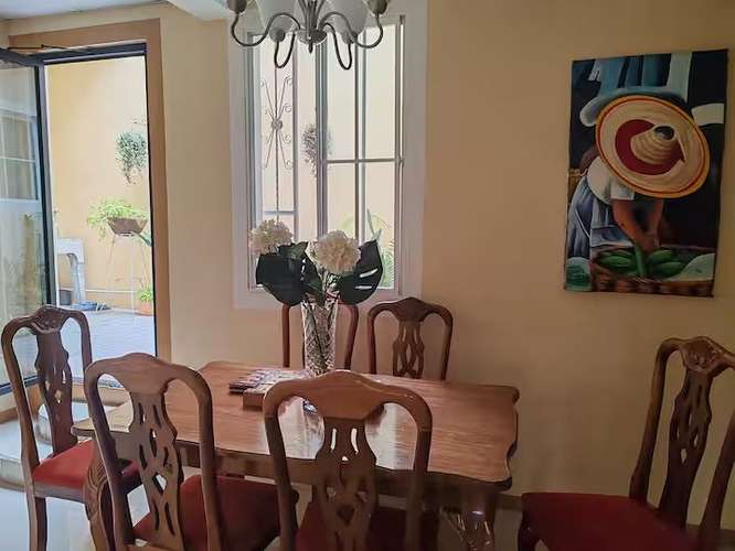Exclusiva 5ta de lujo en La Concepción, 600 mts de construcción, 300 de jardín, amueblada, seguridad gratis y agua 24/7.