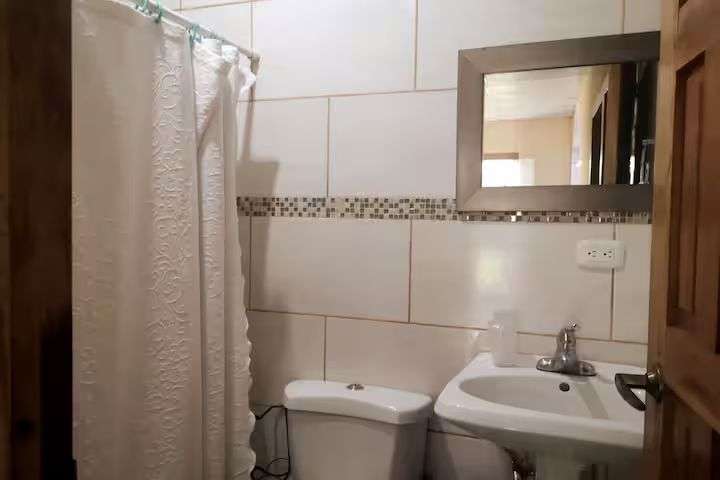 Exclusiva 5ta de lujo en La Concepción, 600 mts de construcción, 300 de jardín, amueblada, seguridad gratis y agua 24/7.