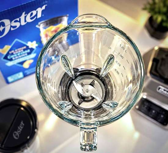 Licuadora Oster con Tecnología Reversible y Panel Táctil — Vidrio Resistente - Imagen 2