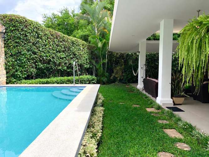 KC- ¡GANGA! Residencia esquinera en venta en Altos de Santo Domingo