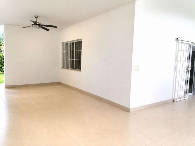 KC- ¡GANGA! Residencia esquinera en venta en Altos de Santo Domingo - Imagen 3