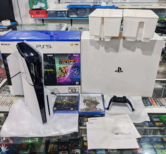 PlayStation 5 (PS5) Disc Edition - Imagen 2